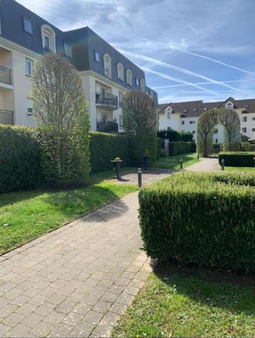 Apartamento Les Jardins De Magny. Exterior foto